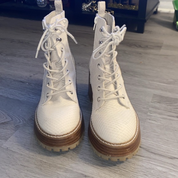 MIA Textured Boots - Picture 4 of 9